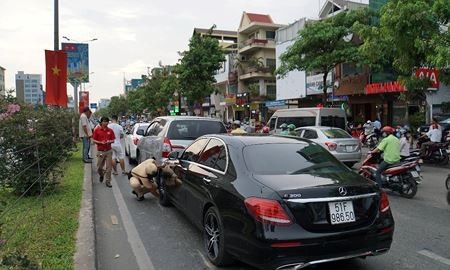 Vụ tai nạn liên hoàn gần sân bay Tân Sơn Nhất (TPHCM) ngày 27/4