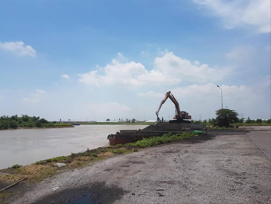 Đoạn cua cong trên sông Kinh Mông – nơi UBND tỉnh Hải Dương có chủ trương chấp thuận cho một doanh nghiệp xây dựng thêm cảng