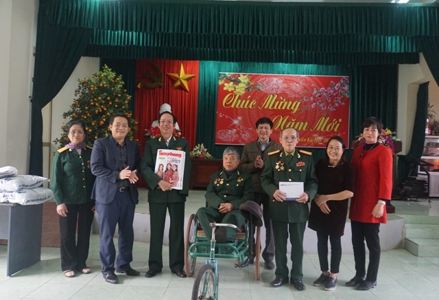 Đoàn công tác của ngân hàng BIDV chi nhánh Thái Bình và Báo Tiền Phong thăm và chúc tết các thương binh nặng tại Thái Bình