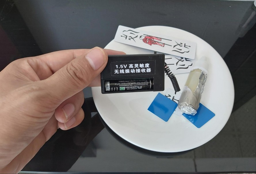 Bộ “Xóc đĩa nước điện từ nano bôi quân vị báo rung” được báo giá 4 triệu đồng.