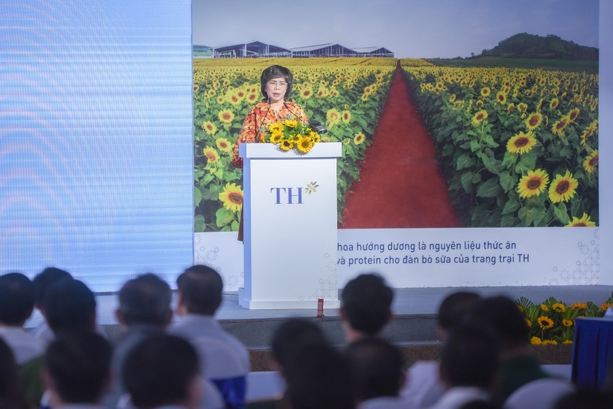 Bà Thái Hương, Chủ tịch Hội đồng chiến lược của Tập đoàn TH phát biểu tại lễ khởi công
