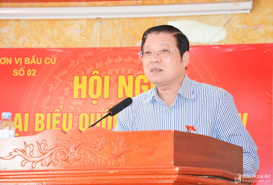 Đồng chí Phan Đình Trạc phát biểu tại buổi tiếp xúc cử tri