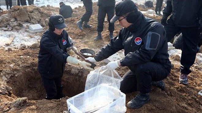 Quân đội Hàn Quốc khai quật hài cốt năm 2013