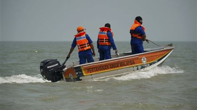 Lại thêm tàu chìm ngoài khơi Malaysia, 9 người mất tích