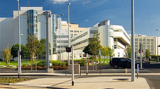 Bệnh viện Đại học Y Clermont-Ferrand (Pháp)