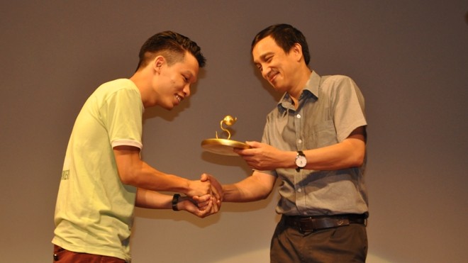 Tác giả Nguyễn Trung Kiên nhận giải thưởng Búp sen vàng 2014