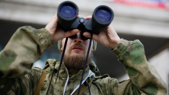 Tự vệ Donetsk chuẩn bị 200 xe bọc thép để phản công