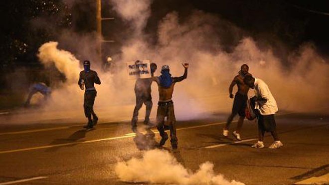 Bạo động ở Mỹ, hàng trăm người tấn công cảnh sát