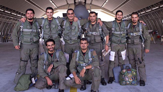 Bức ảnh chụp nhóm phi công được hãng SPA công bố (Ảnh: Guaridan)