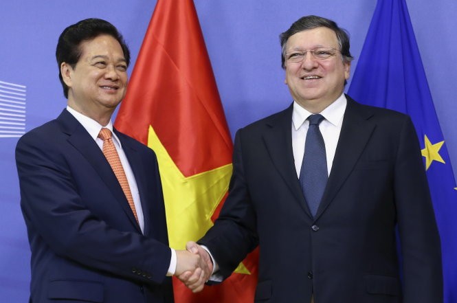 Chủ tịch Ủy ban châu Âu Jose Manuel Barroso chào đón Thủ tướng Nguyễn Tấn Dũng - Ảnh: Reuters