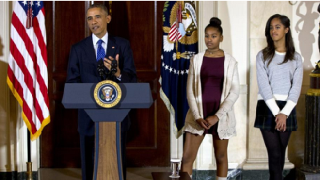Obama và hai con gái trong buổi lễ Tạ ơn tại Nhà Trắng