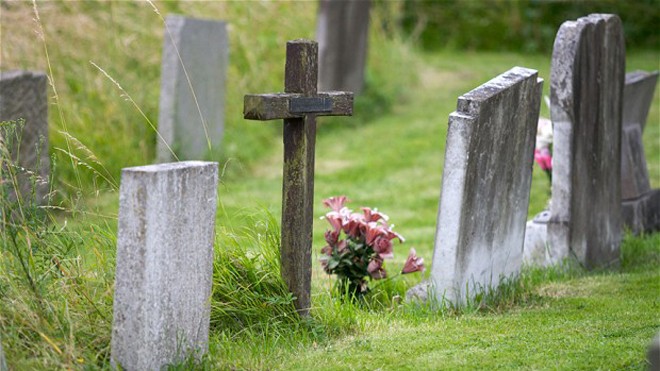 Anh: Chôn người chết tại nhà vì chi phí tang lễ quá đắt