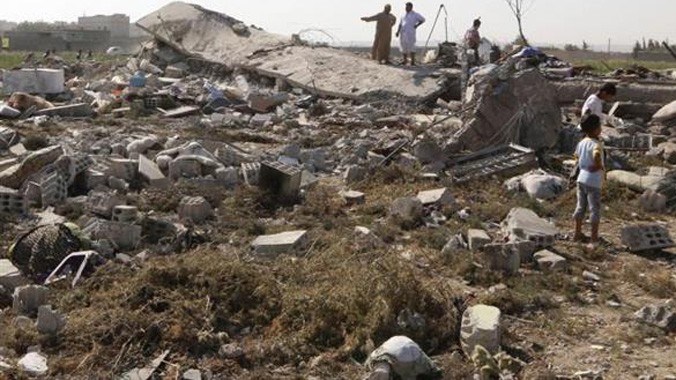 Ảnh hiện trường một máy bay quân sự Syria rơi ở thành phố Raqqa hồi tháng 9/2014 (Ảnh: Press TV)