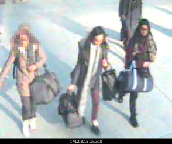 Ba nữ sinh Anh bị nghi tới Syria gia nhập IS. Ảnh: CNN