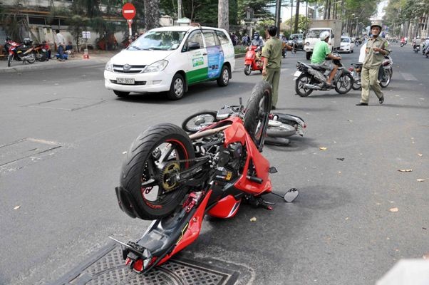 Chiếc xe mô tô gặp nạn.