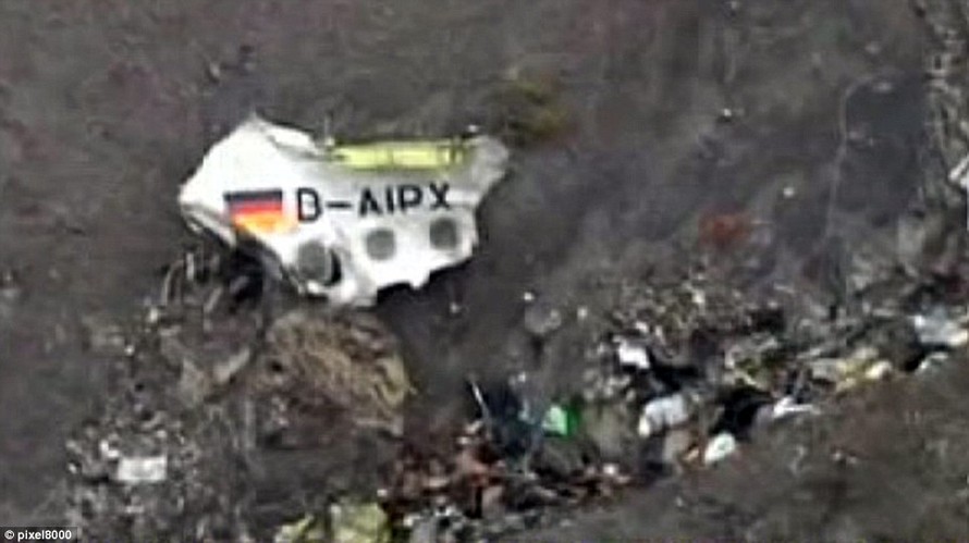 Hiện trường thảm khốc vụ máy bay Airbus 320 rơi ở Pháp