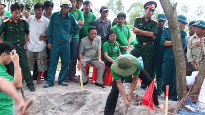 Tháng 7/2013, Thúy cùng đồng bọn đã thực hiện cất bốc 9 bộ hài cốt tại huyện Gio Linh, Quảng Trị. Tuy nhiên, kết quả giám định cho thấy đó chỉ là xương động vật