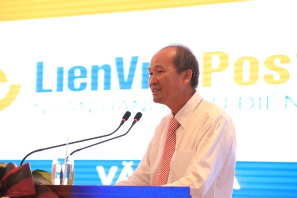 Ông Dương Công Minh – Chủ tịch HĐQT LienVietPostBank phát biểu tại Đại hội cổ đông 2015.