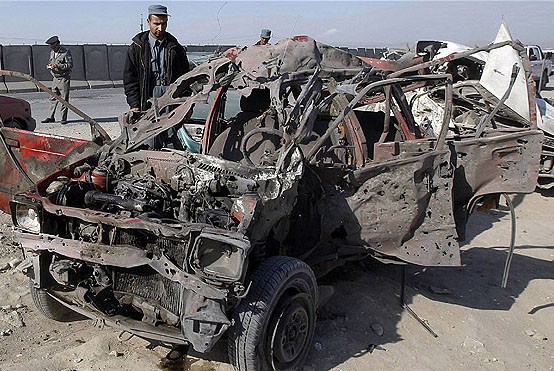 Hiện trường một vụ đánh bom xe tại Afghanistan. Ảnh: Telegraph