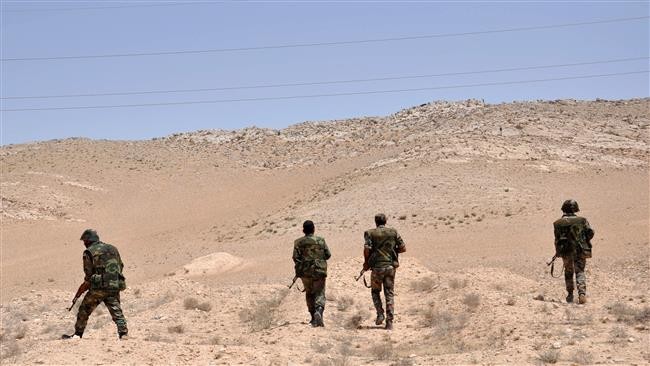Các binh sỹ Syria tại một khu vực gần thành phố cổ Palmyra, tỉnh Homs hôm 17/5 vừa qua. Ảnh: Press TV. 