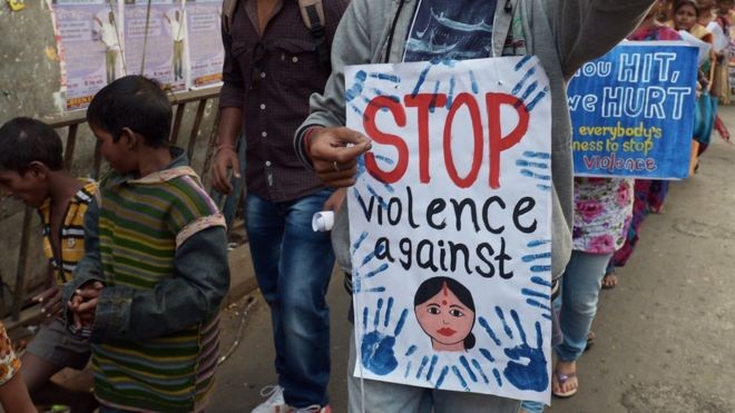 Hàng loạt các cuộc biểu tình nổ ra nhằm phản đối bạo lực tình dục nhằm vào phụ nữ, trẻ em ở Ấn Độ. Ảnh: BBC