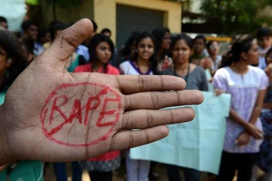 Nhiều cuộc biểu tình nổ ra nhằm phản đối tình dục với phụ nữ, trẻ em ở Ấn Độ.