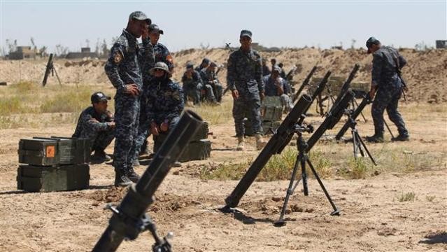 Lực lượng Iraq chuẩn bị pháo kích vào khu vực ngoại ô Falllujah. Ảnh: Press TV