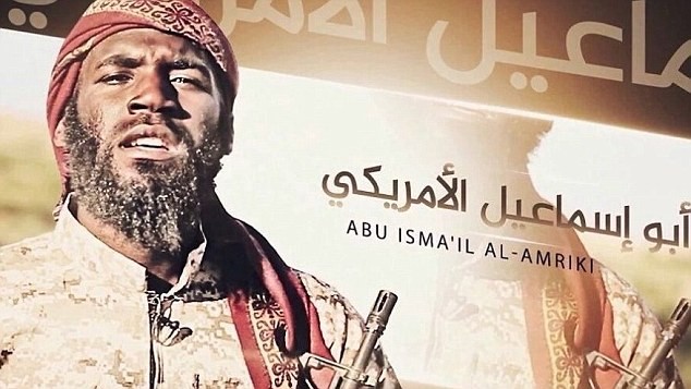 Phiến quân trong video mới của IS. Ảnh: Dailymail