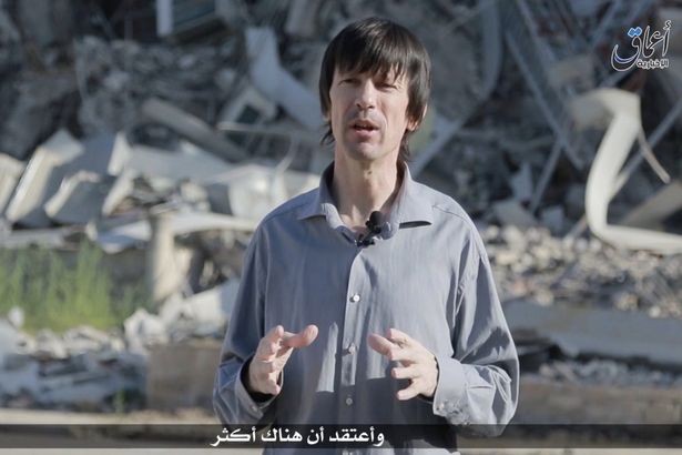 John Cantlie trong video mới của IS. Ảnh: Mirror