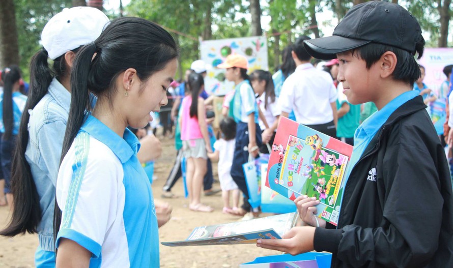 Trẻ em huyện biên giới Bù Đốp đón niềm vui trong ngày hội Kết nối tình nguyện