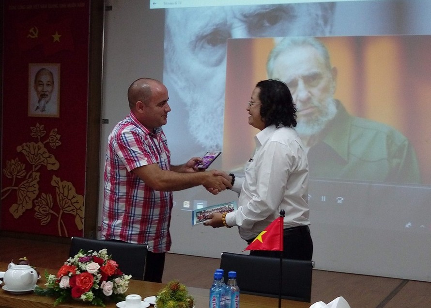 NXB Trẻ và NXB Tháng Tư hợp tác xuất bản sách về Việt Nam - Cuba