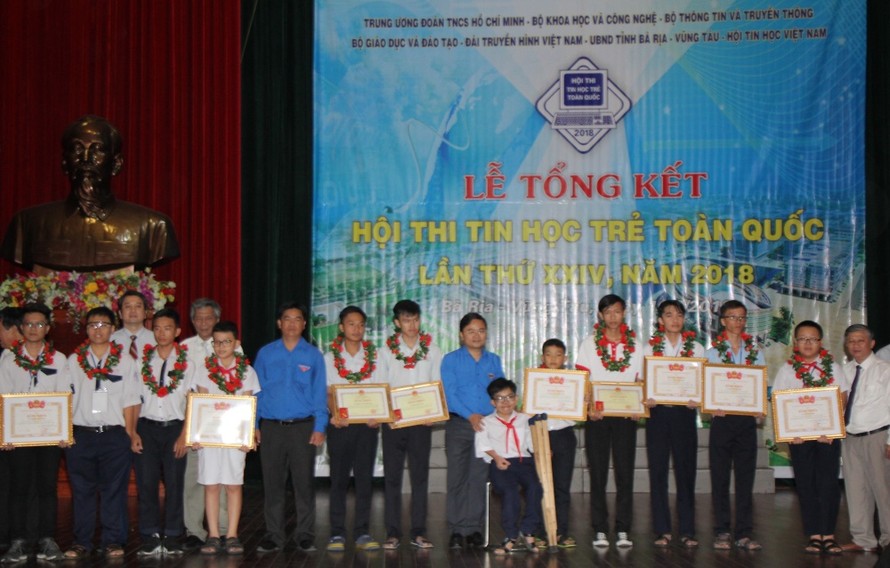 Trao thưởng Hội thi Tin học trẻ toàn quốc năm 2018
