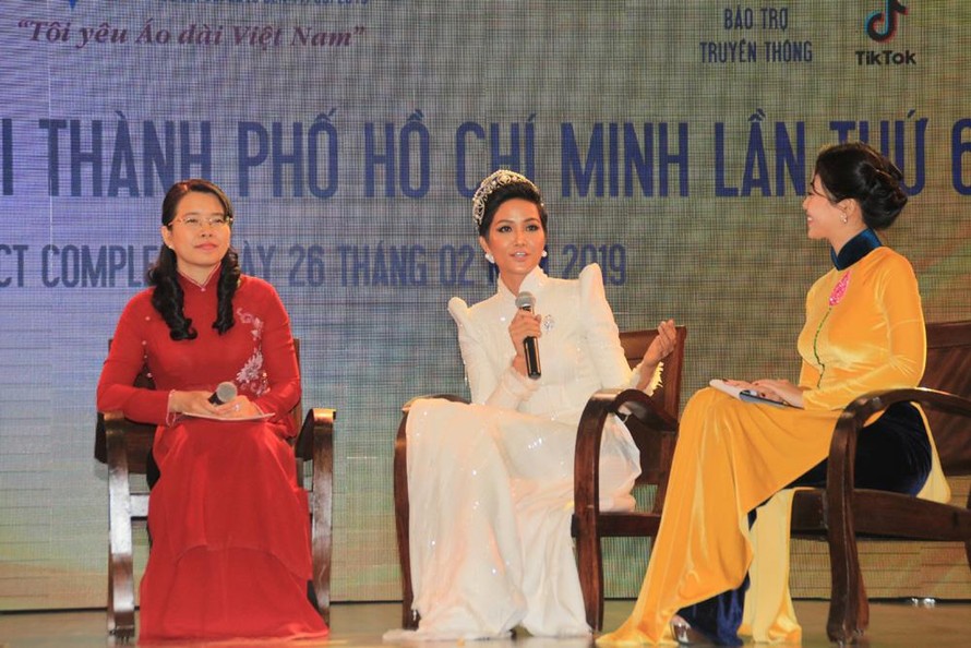 Hoa hậu H'Hen Niê chia sẻ tại cuộc họp báo