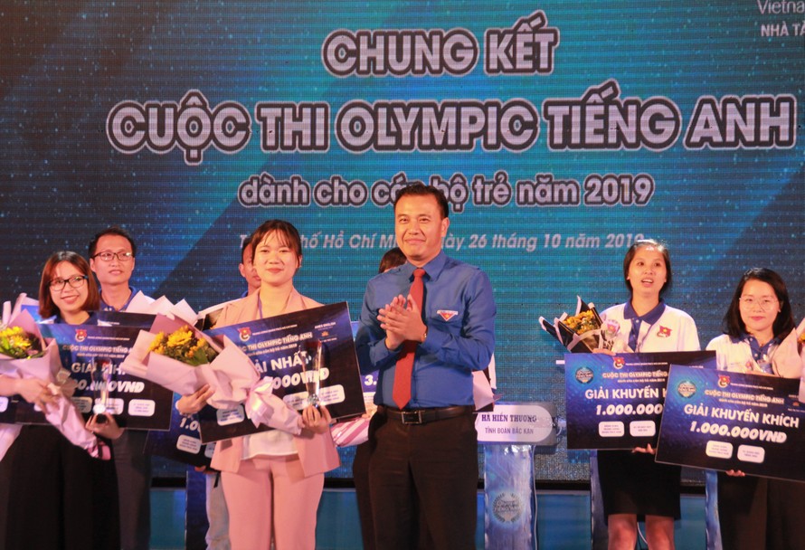 Nguyễn Hà Linh đoạt giải nhất cuộc thi Olympic tiếng Anh cho cán bộ trẻ năm 2019