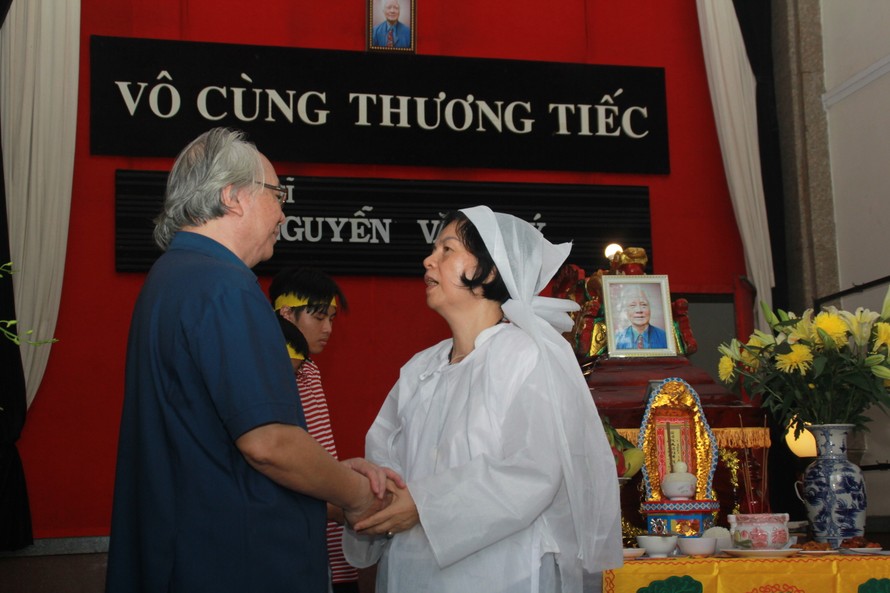 NSND Trần Hiếu, Trần Long Ẩn và đồng nghiệp đến tiễn biệt nhạc sỹ Nguyễn Văn Tý