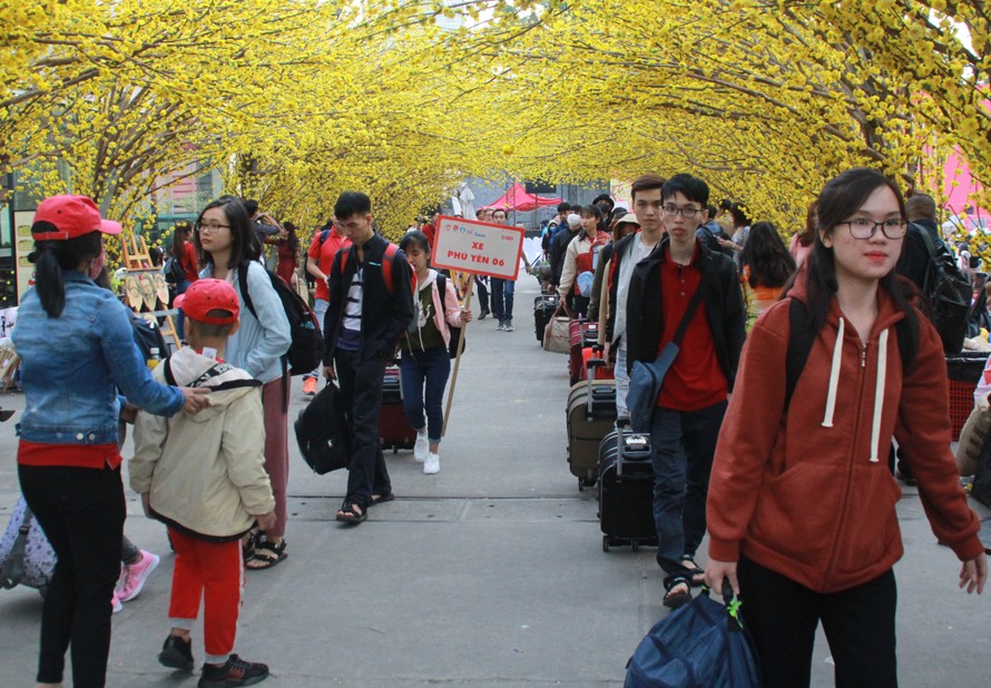 2.500 sinh viên TPHCM lên 'Chuyến xe mùa xuân' về quê đón Tết 