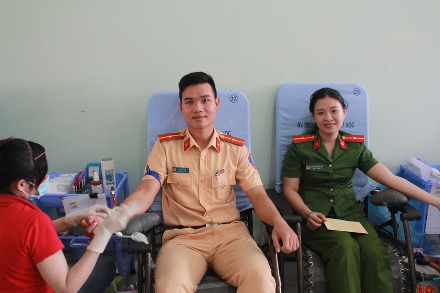 Gần 500 cán bộ, chiến sỹ Công an hiến máu tình nguyện ngày giáp Tết