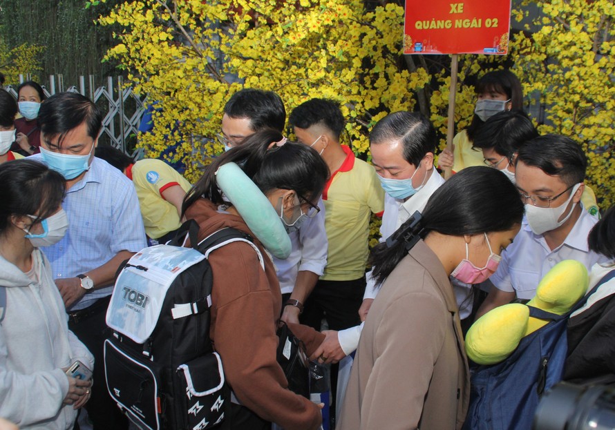 'Chuyến xe mùa xuân - Tết sum vầy' đưa hàng ngàn sinh viên TPHCM về quê ăn Tết 