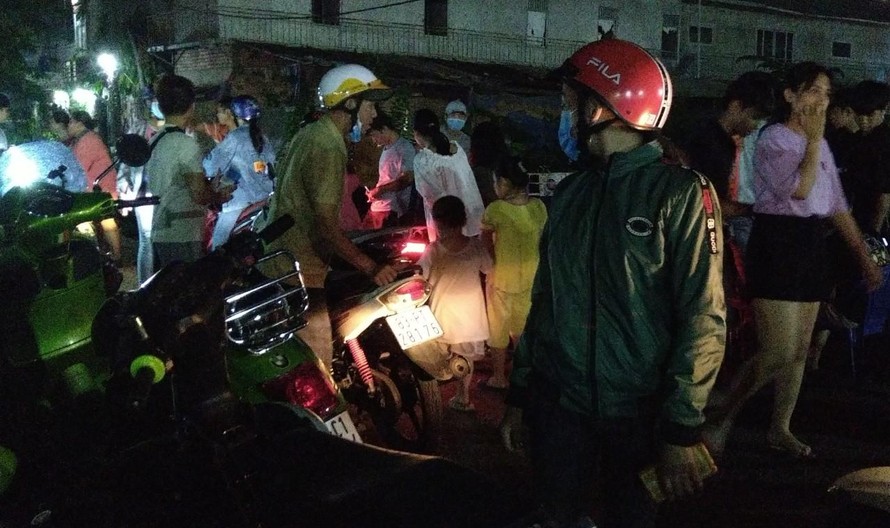 Đi chơi lễ, người dân Sài Gòn chật vật tìm chỗ gửi xe 