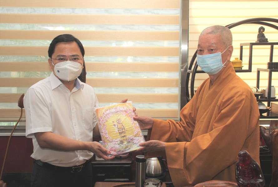 Bí thư thứ nhất T.Ư Đoàn Nguyễn Anh Tuấn chúc mừng Phật đản tại TPHCM