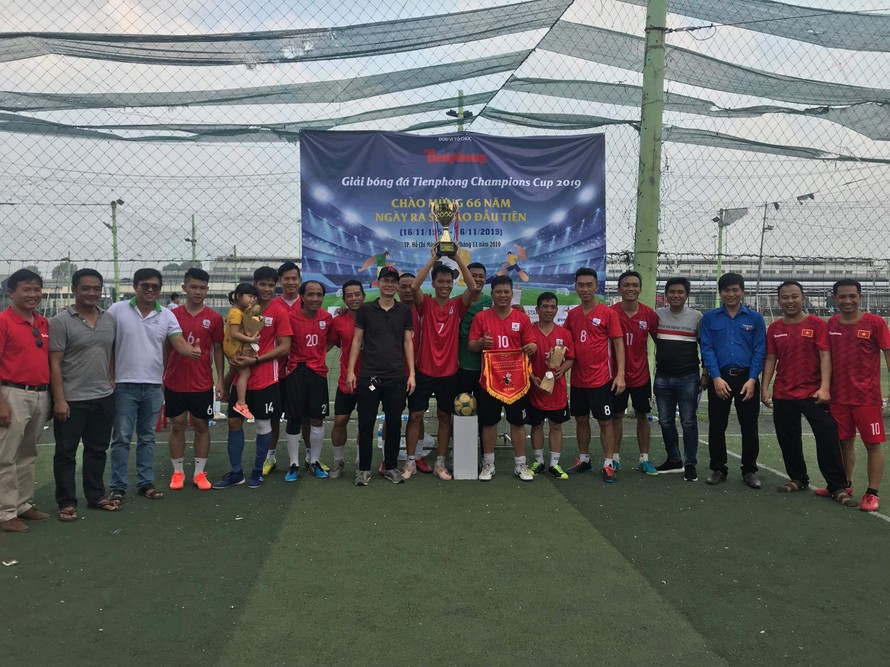 Đội bóng Đoàn Thanh niên EVNHCM vô địch Giải bóng đá Tienphong Champions Cup 2019