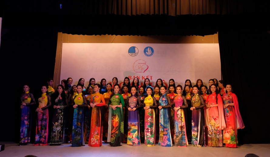 Các thí sinh tham dự vòng thi Bán kết Hoa khôi Sinh viên Việt Nam 2020 tại TPHCM