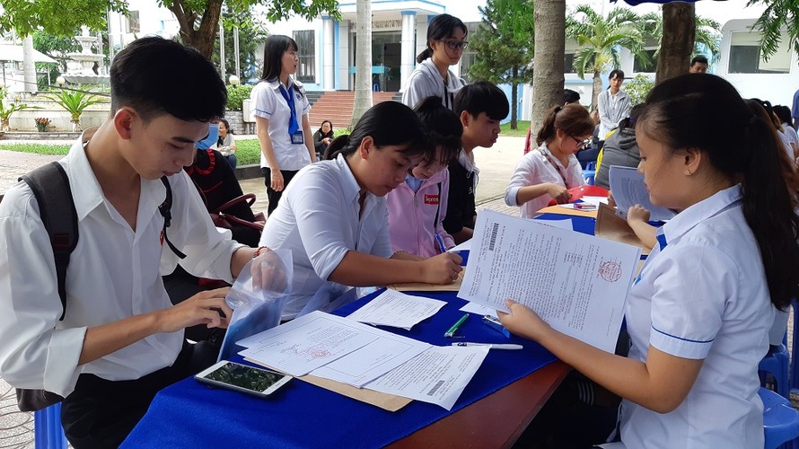 Nhiều trường ĐH ở TPHCM công bố điểm trúng tuyển học bạ, tuyển thẳng