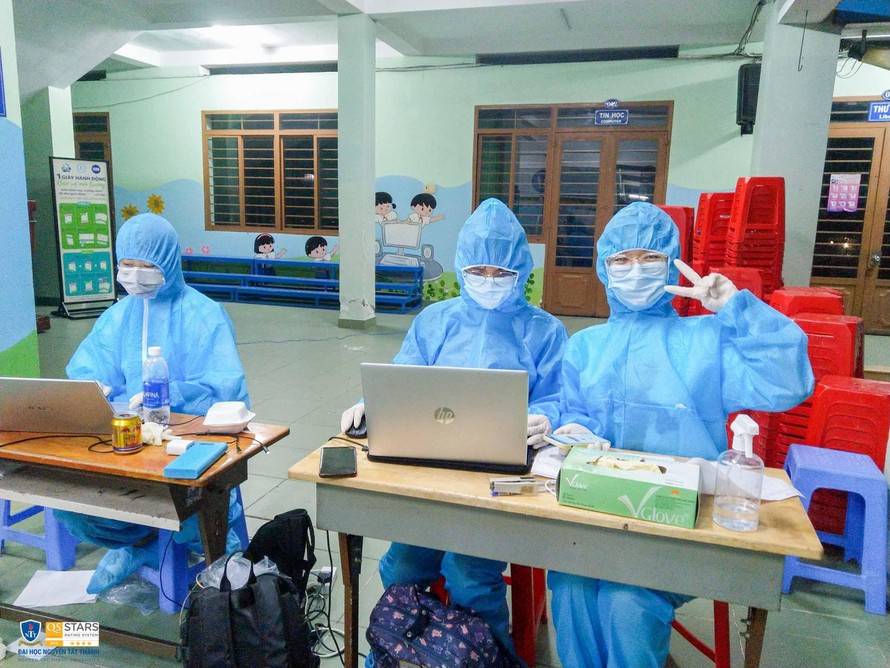 Sinh viên ngành y tình nguyện vào dịch tâm dịch quận Gò Vấp hỗ trợ truy vết