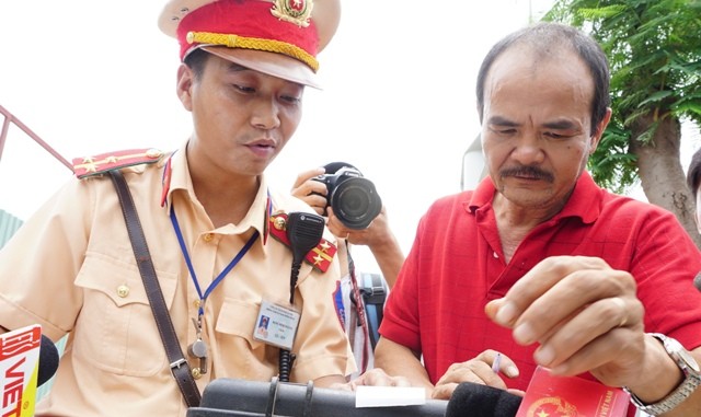 Ông Nguyễn Văn Nam bị phạt 17 triệu đồng sau khi uống 2 cốc bia. Ảnh: Nguyễn Hoàn.
