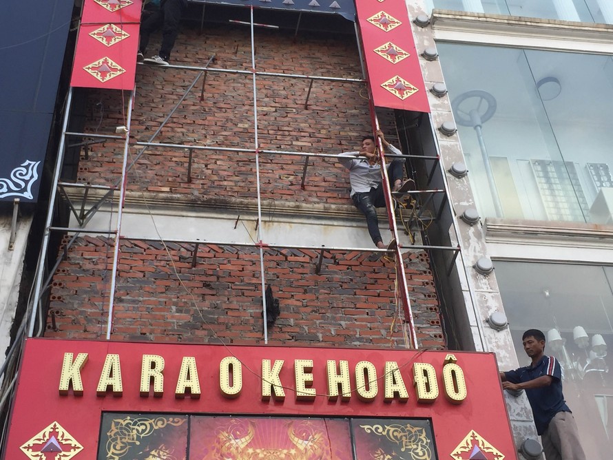 Sau vụ cháy quán karaoke làm 13 người thiệt mạng, Hà Nội ra quân chấn chỉnh hoạt động kinh doanh karaoke. Ảnh: Nguyễn Hoàn