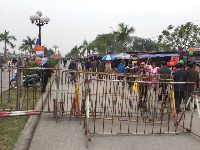 Xe khách không đi vào tuyến đường chính qua đền Trần để giảm ách tắc 