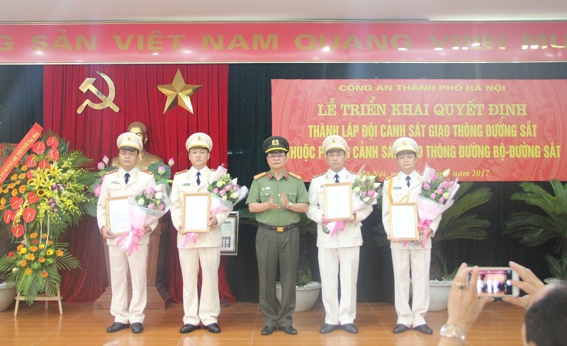 Công an Hà Nội thành lập Đội CSGT đường sắt.