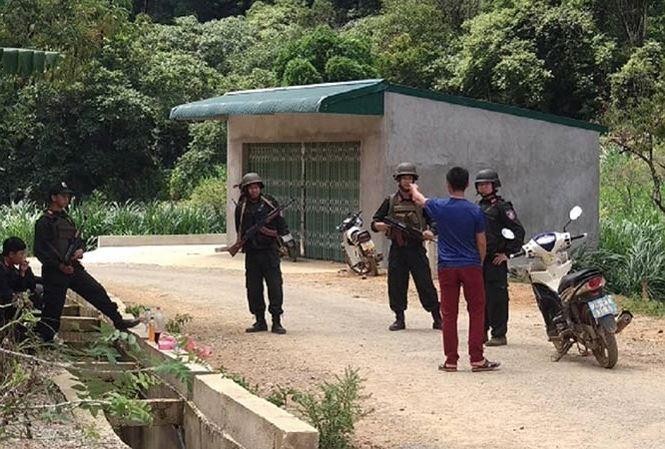 Lực lượng cảnh sát không còn cắm chốt lối ra vào bản Tà Dê nhưng vẫn duy trì tổ công tác dân quân tự vệ và cảnh sát khu vực nắm bắt tình hình an ninh trật tự.