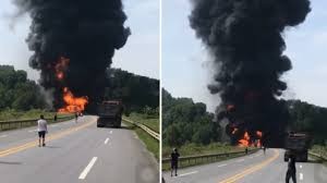 Hình ảnh vụ cháy xe bồn xảy ra chiều 5/9 tại km136 cao tốc Nội Bài - Lào Cai.
